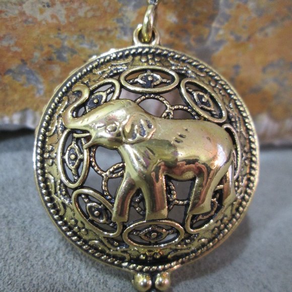 Golden Brass ELEPHANT Loupe Necklace 5X Magnifying Lens - Picture 8 of 8